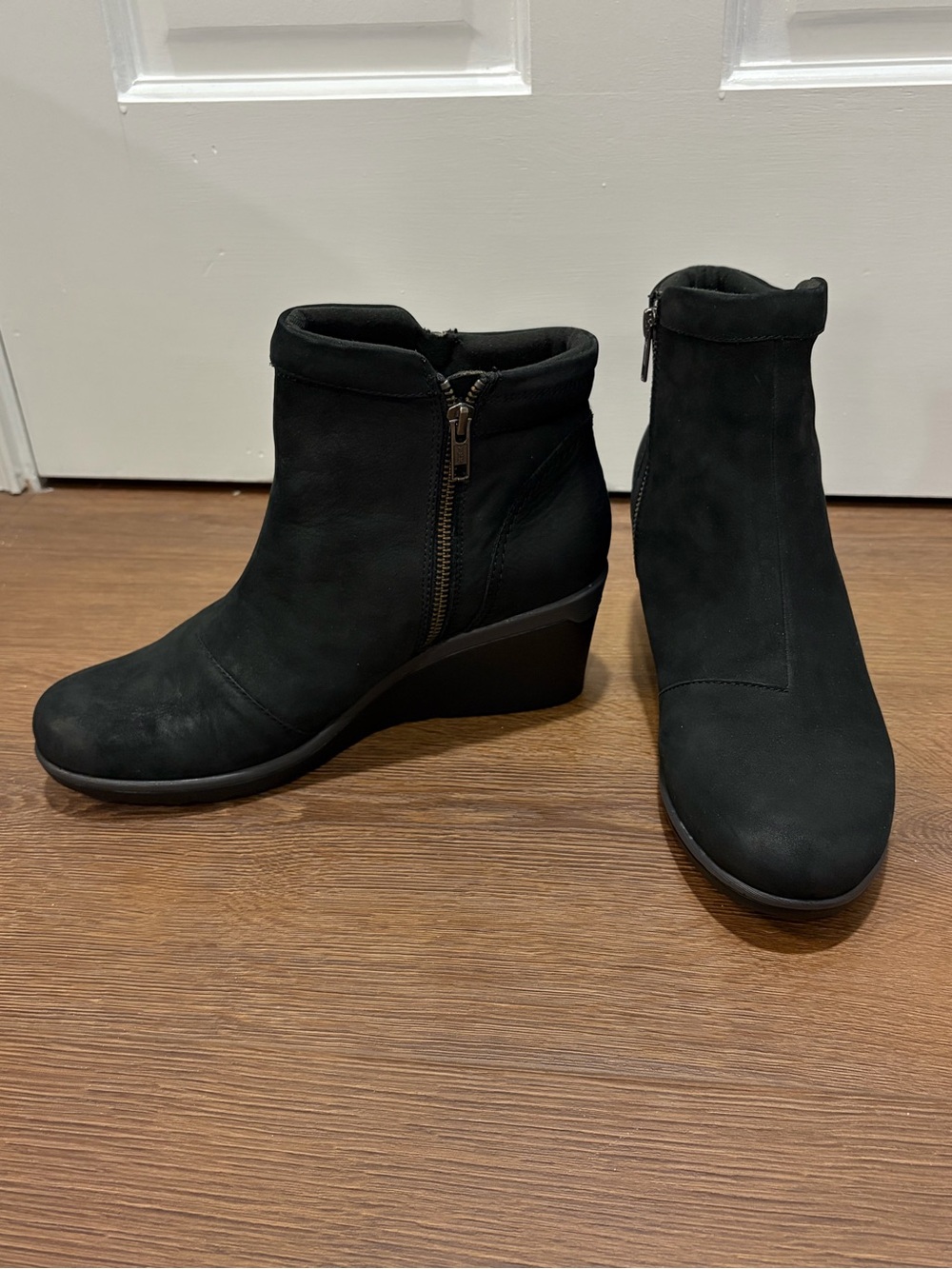 Earth | Cardinal Suede leather wedge booties/boots women’s size 10 B black